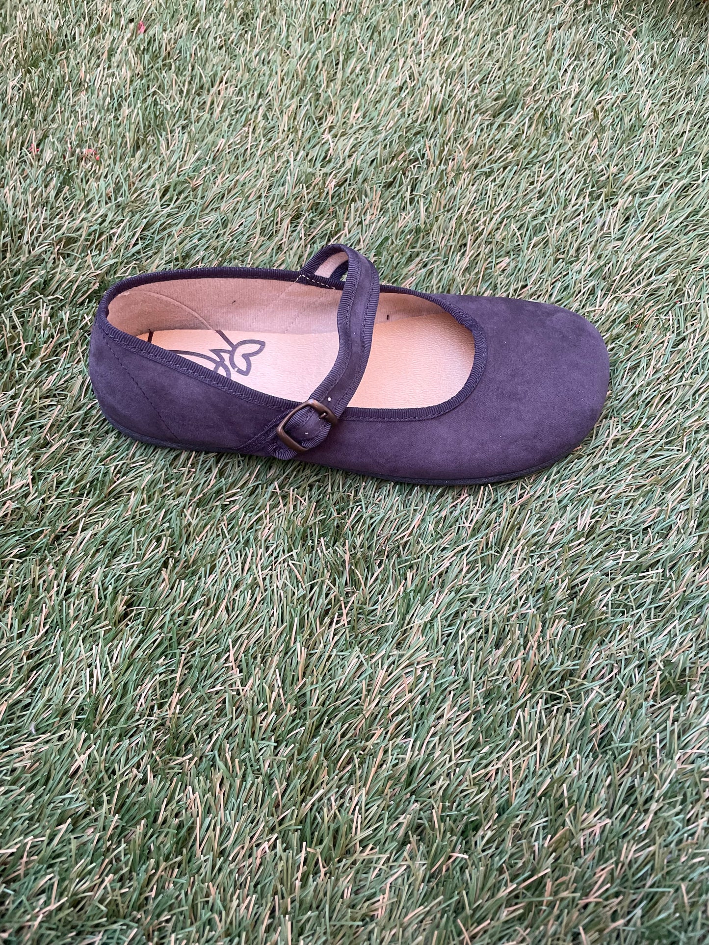Merceditas Barefoot Gris – Estilo Sutil y Comodidad Natural