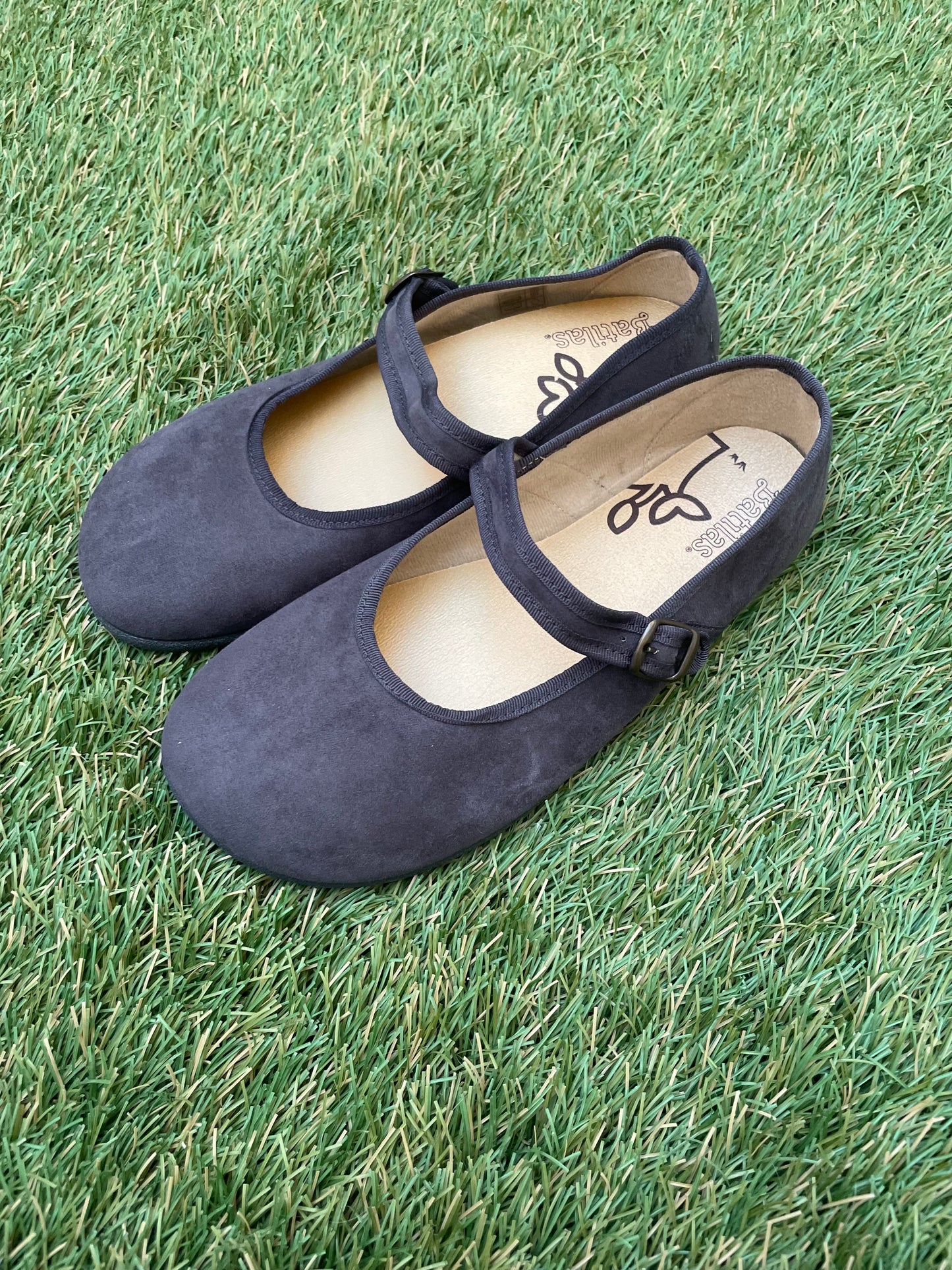 Merceditas Barefoot Gris – Estilo Sutil y Comodidad Natural