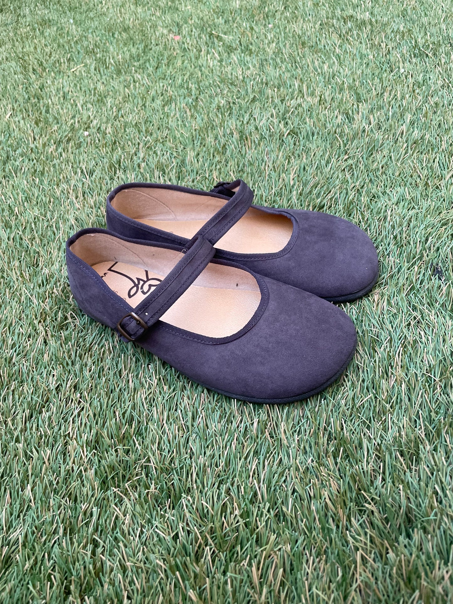 Merceditas Barefoot Gris – Estilo Sutil y Comodidad Natural