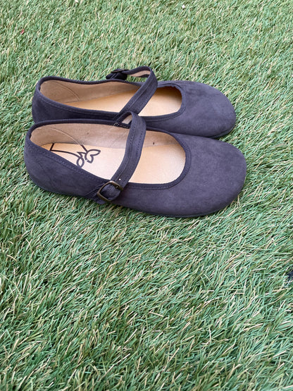 Merceditas Barefoot Gris – Estilo Sutil y Comodidad Natural