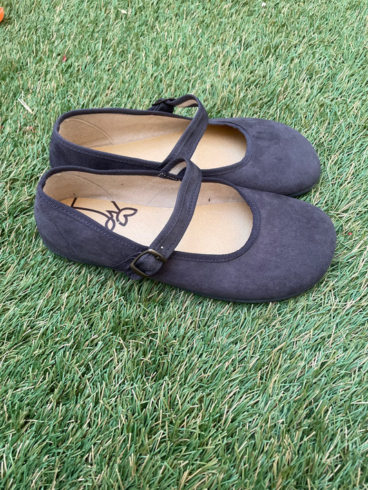 Merceditas Barefoot Gris – Estilo Sutil y Comodidad Natural
